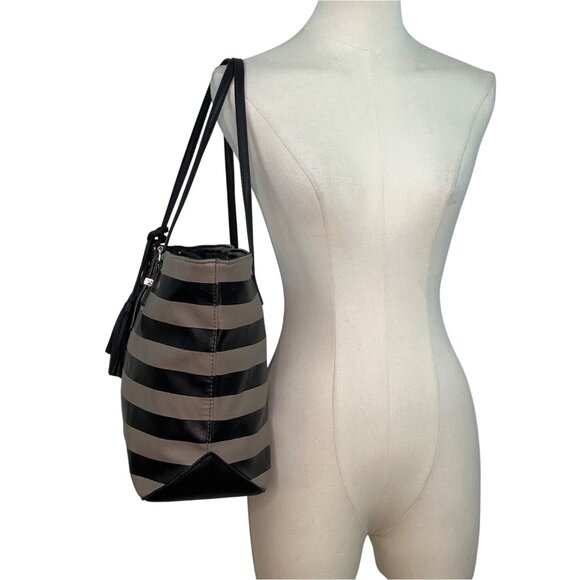 Nine West Taupe & Black Striped Faux Leather Black Tassel Detail Tote Bag Sz L - Picture 2 of 14